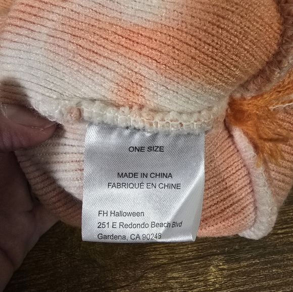 tie dye pom pom orange and white beanie with pumpkin cat patch one size - Picture 4 of 6